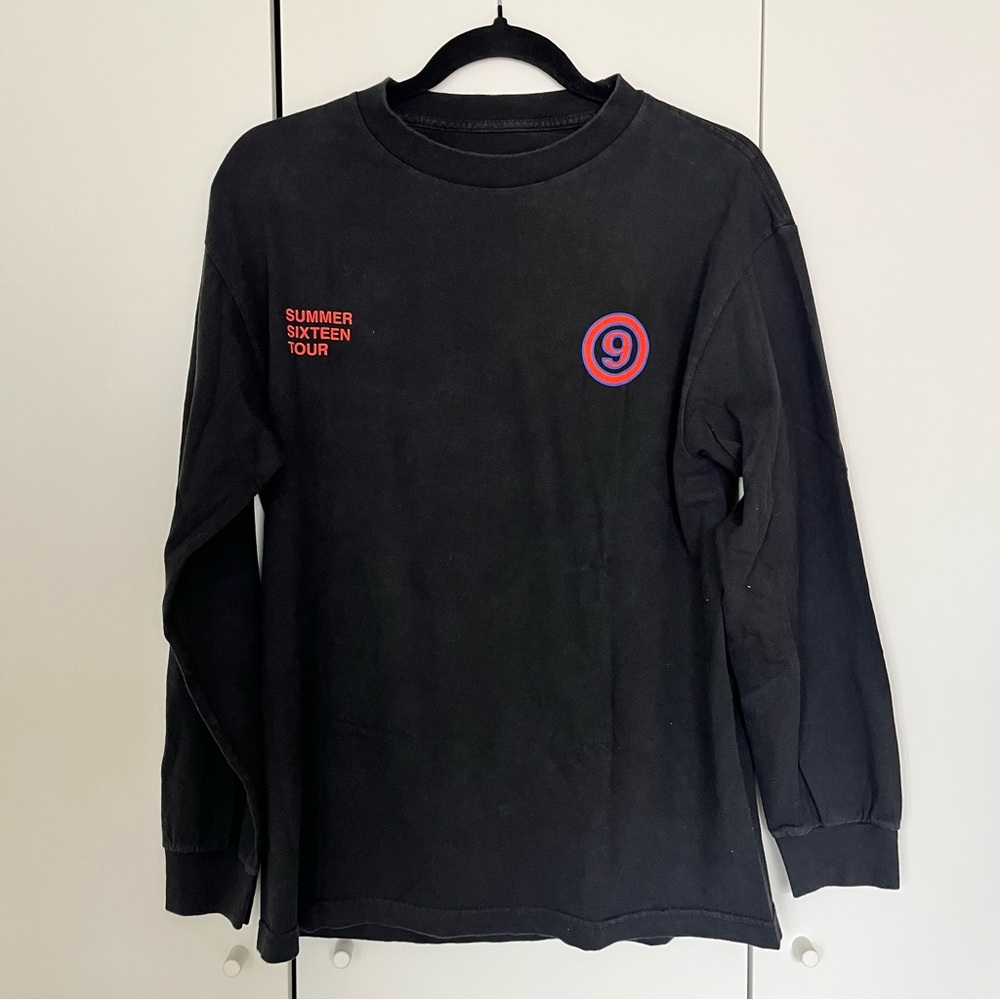 SUMMER SIXTEEN TOUR LONGSLEEVE T-SHIRT